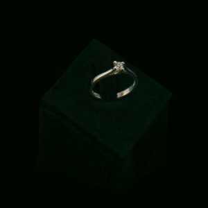 Zaručnički prsten s prirodnim dijamantom od 0.12 ct