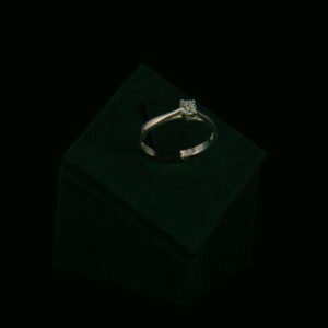 Zaručnički prsten s prirodnim dijamantom od 0.14 ct