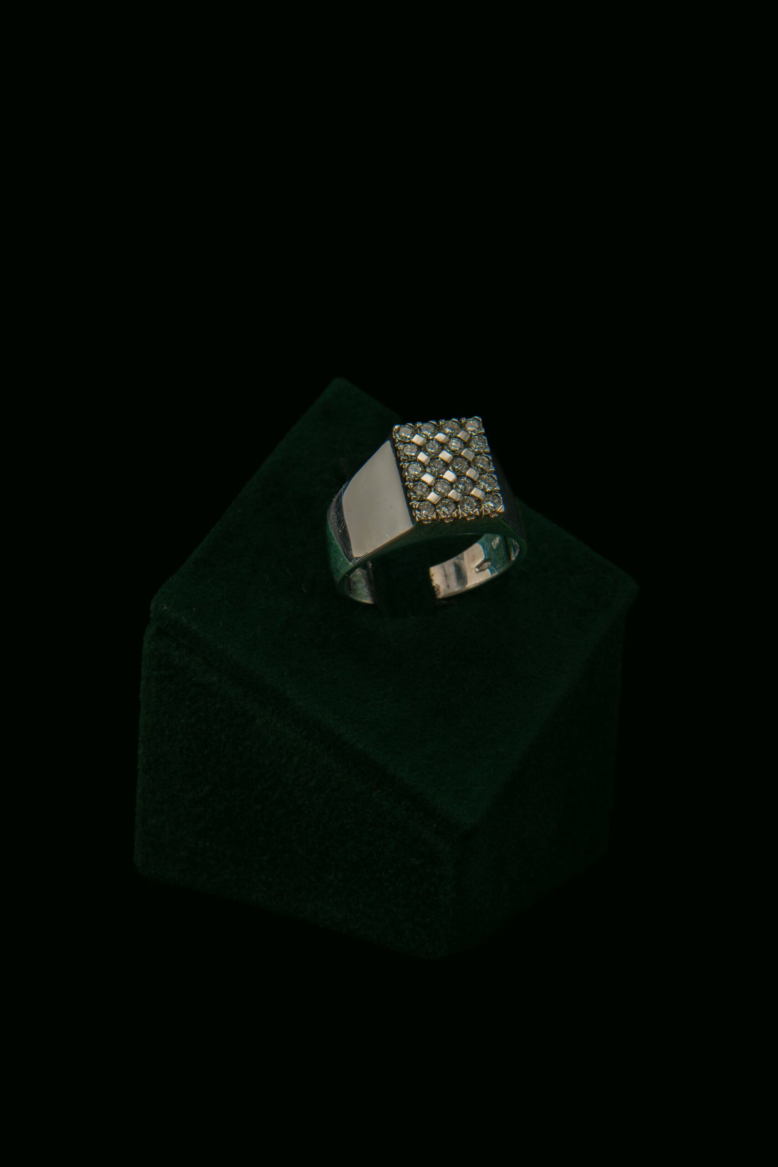 Prsten s prirodnim dijamantima od 0.60 ct