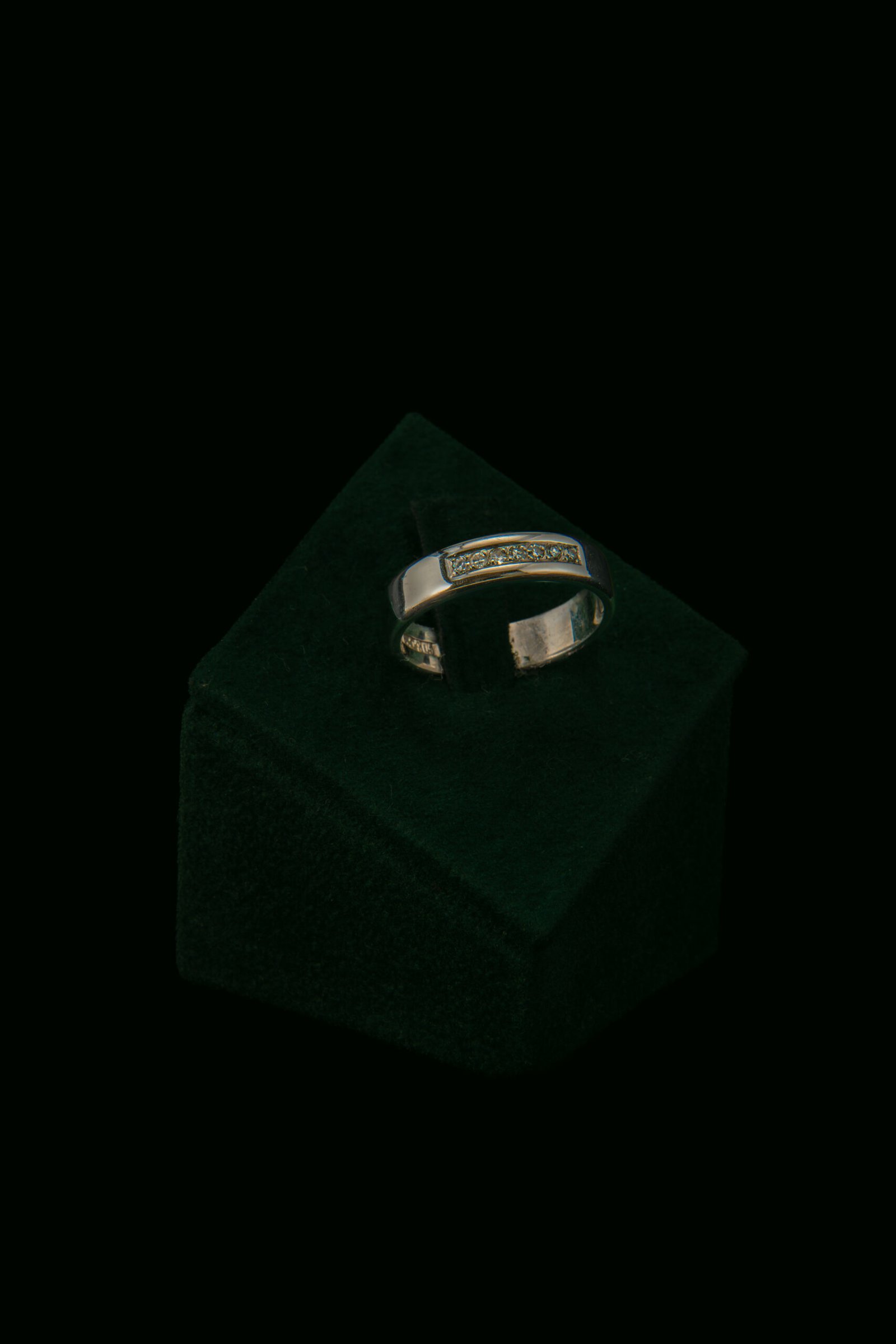 Prsten s prirodnim dijamantom od 0.11 ct