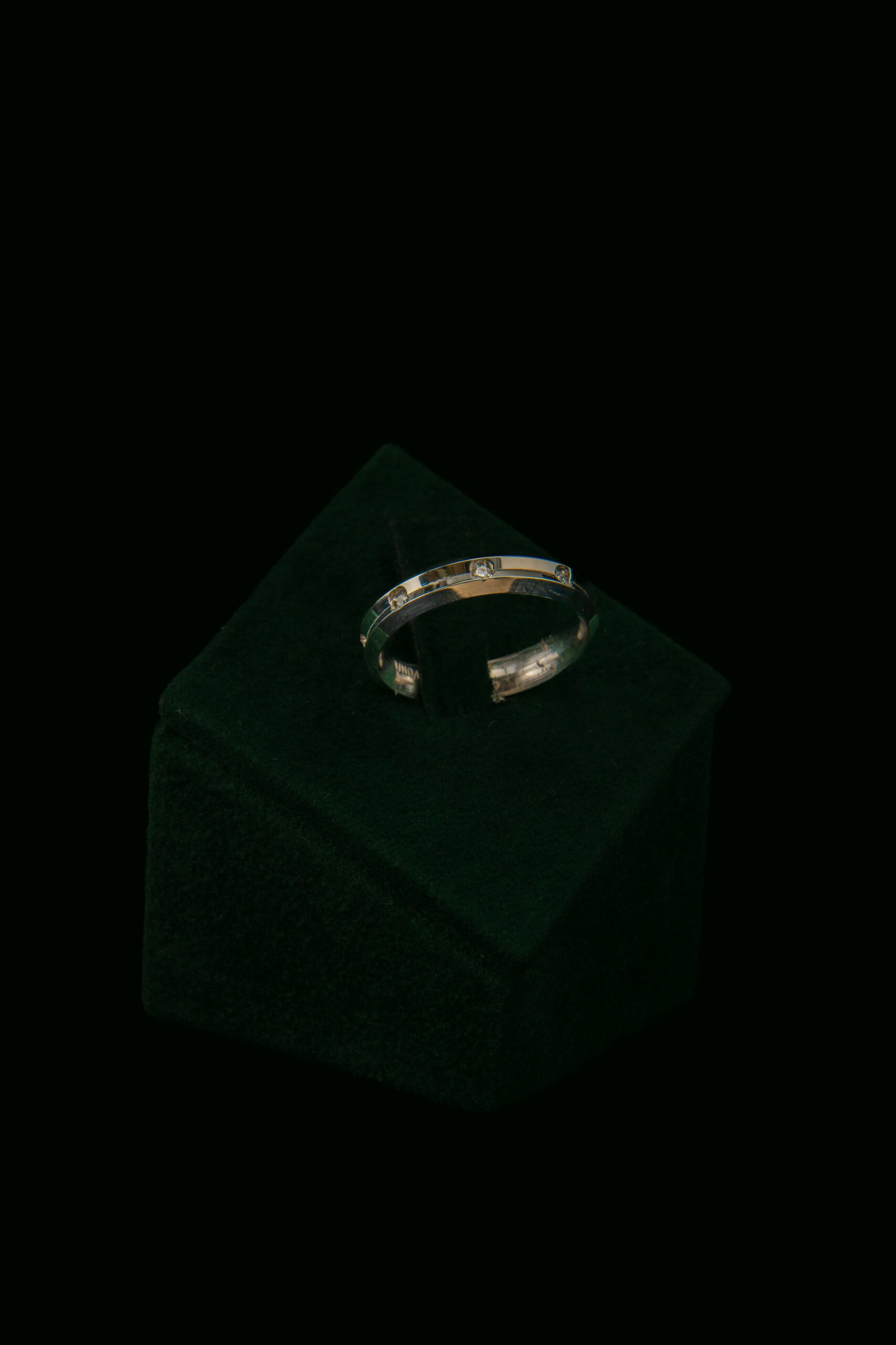 Prsten s prirodnim dijamantima od 0.16 ct