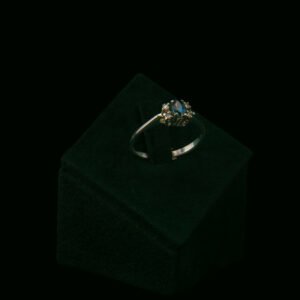 Prsten s prirodnim dijamantom i safirom od 0.25 ct