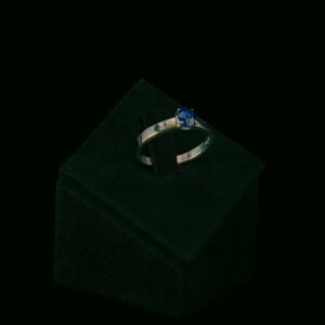 Prsten sa safirom od 0.48 ct