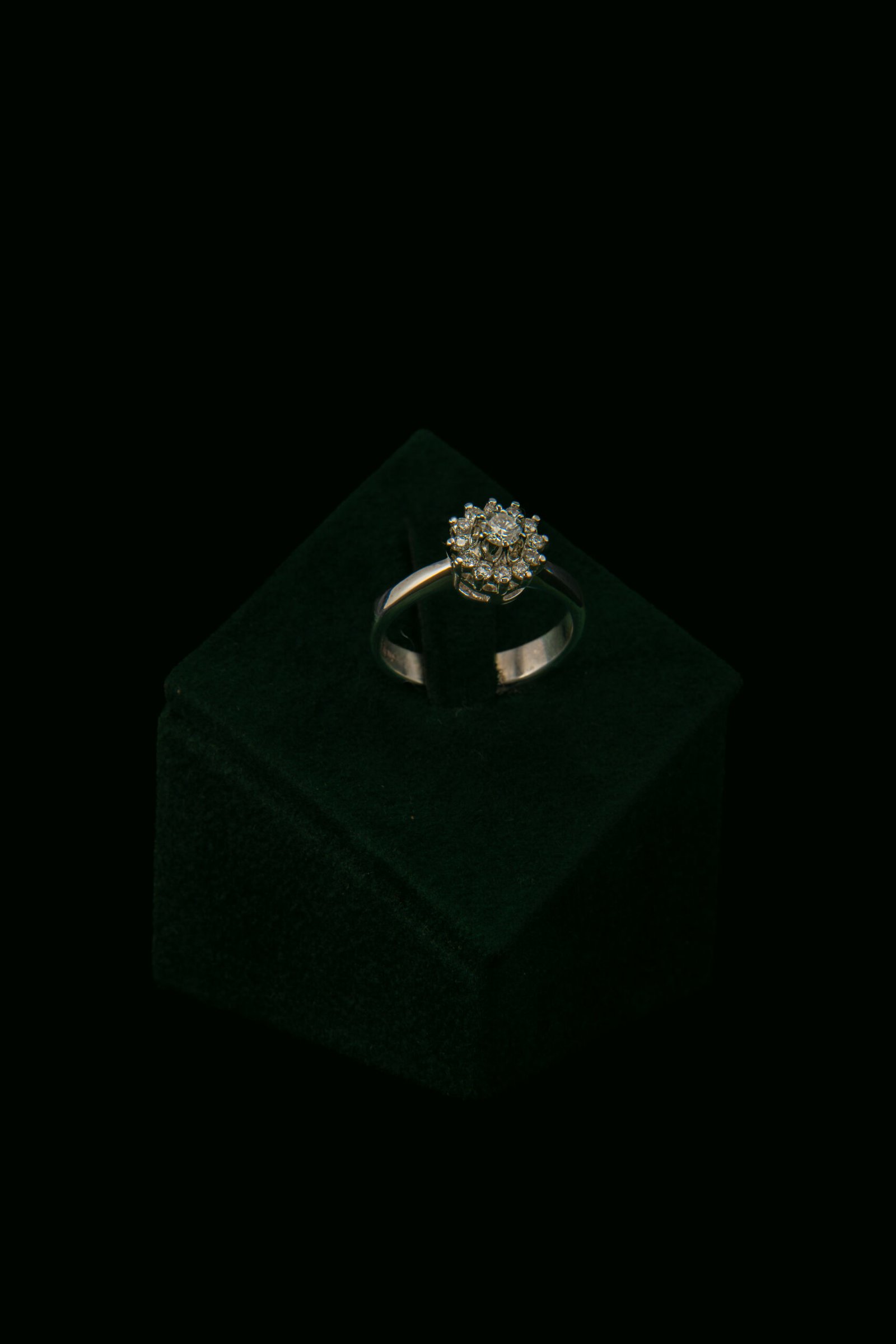 Prsten s prirodnim dijamantima od 0.33 ct