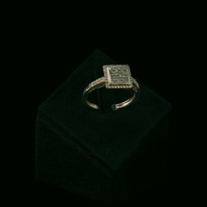 Prsten s prirodnim dijamantima od 0.46 ct