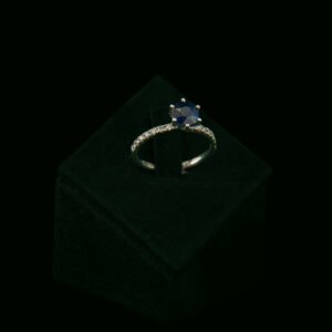 Prsten s prirodnim dijamantima i safirom od 1.50 ct