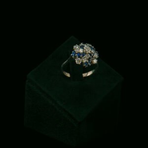 Prsten s prirodnim dijamantima i safirima od 0.95 ct