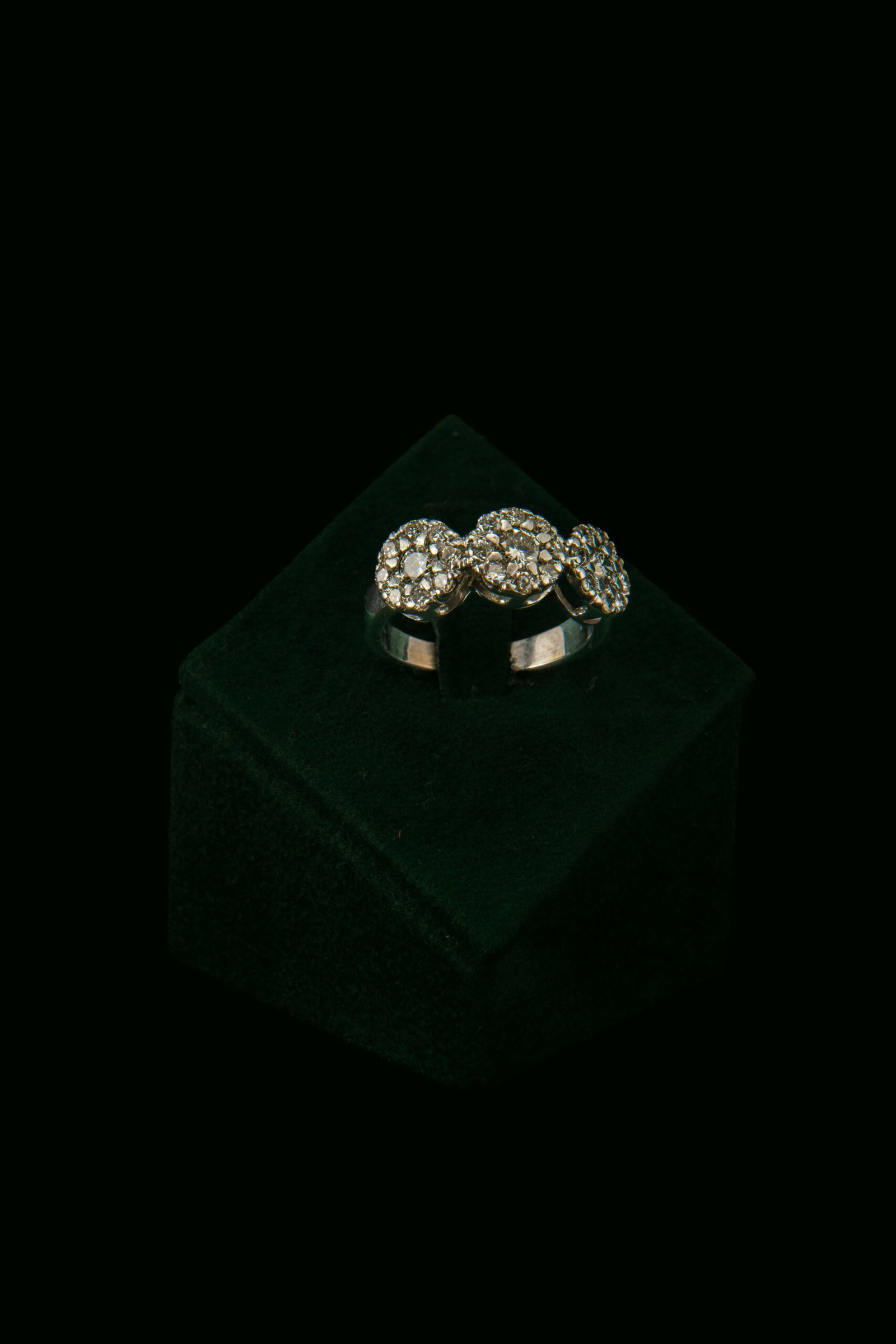 Prsten s prirodnim dijamantima od 1.32 ct
