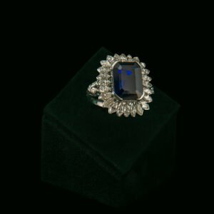 Prsten s prirodnim dijamantima i safirom od 12.00 ct