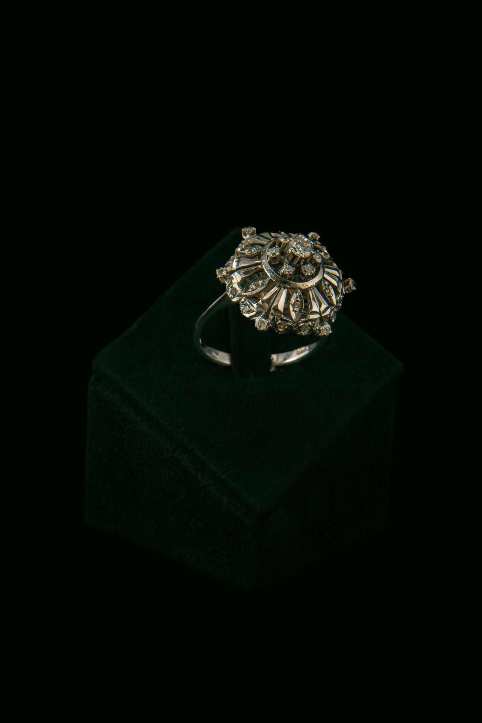 Prsten s prirodnim dijamantima od 0.70 ct
