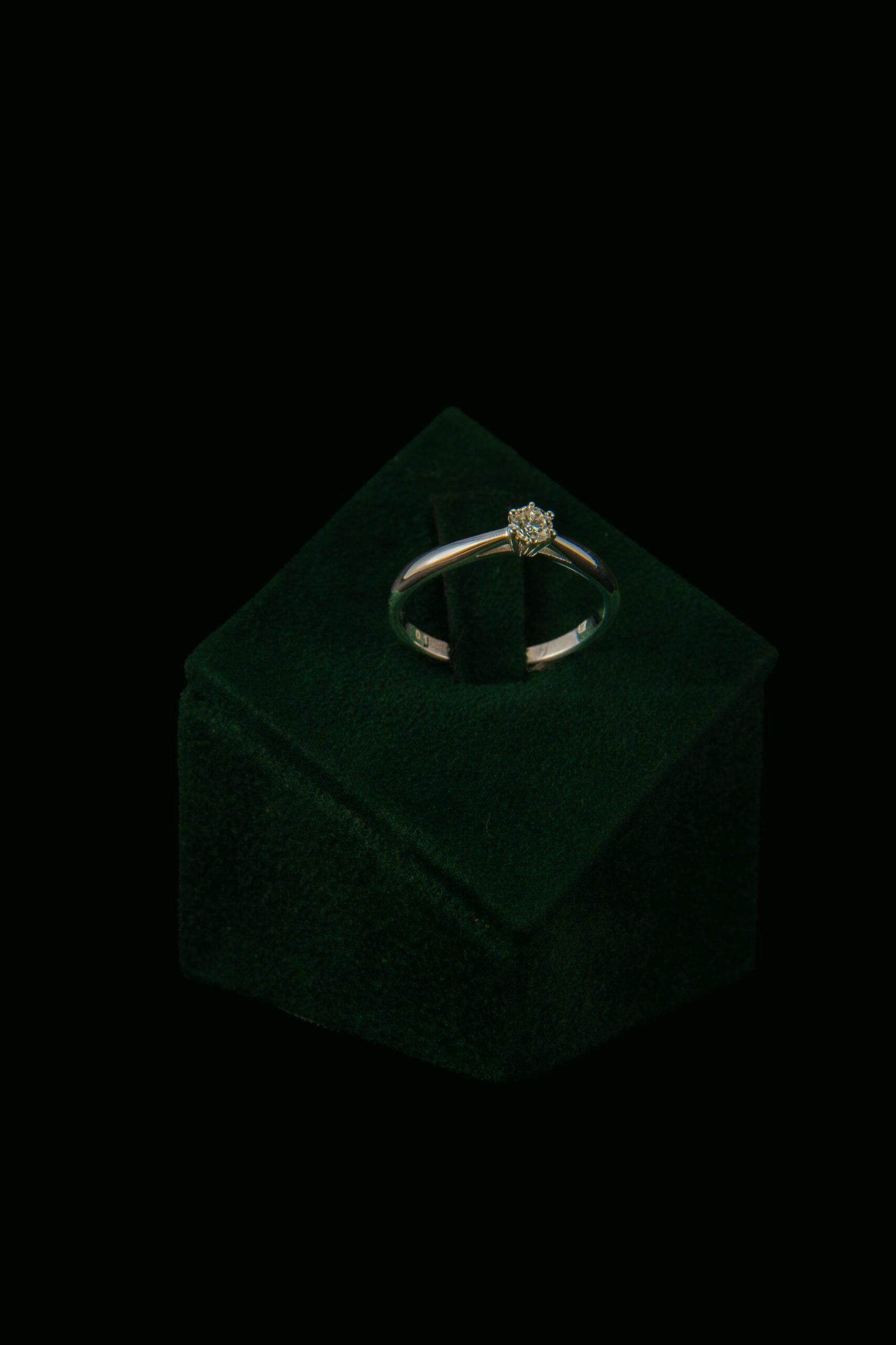 Zaručnički prsten s prirodnim dijamantom od 0.18 ct