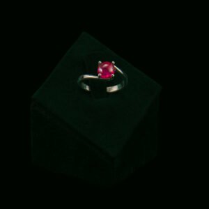 Prsten s rubinom od 1.50 ct