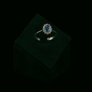 Prsten s prirodnim dijamantima i safirom od 0.58 ct