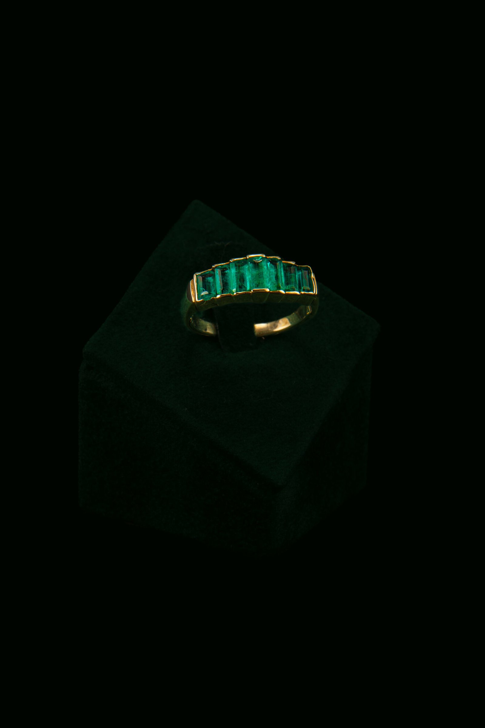 Prsten sa smaragdima od 3.50 ct