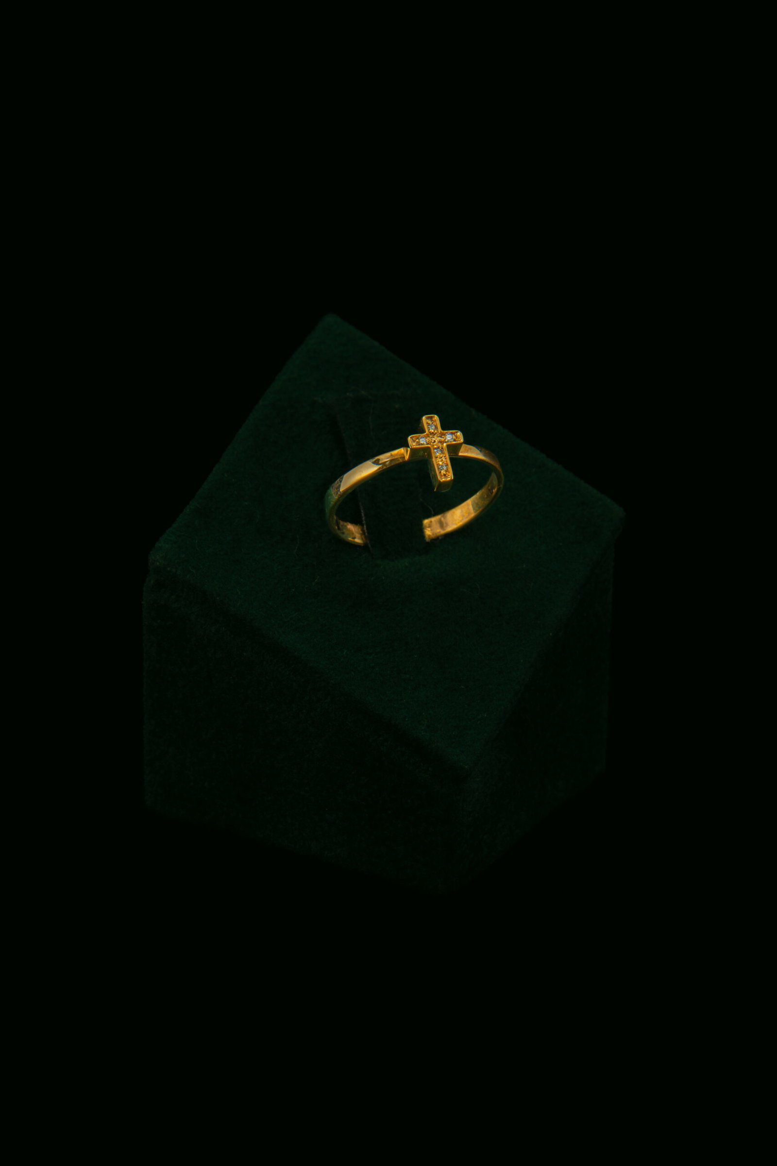 Prsten s prirodnim dijamantima od 0.02 ct