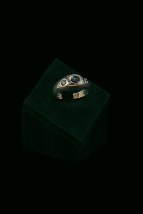 Prsten s prirodnim dijamantima i safirom od 0.35 ct