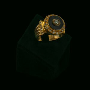 Prsten s prirodnim dijamantima od ukupno 0.62 ct i s crnim oniksom