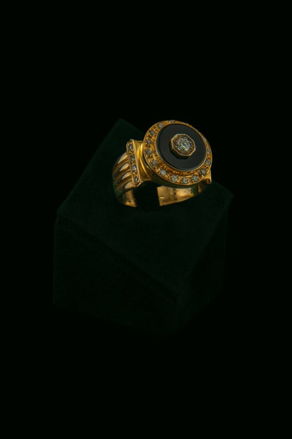 Prsten s prirodnim dijamantima od ukupno 0.62 ct i s crnim oniksom