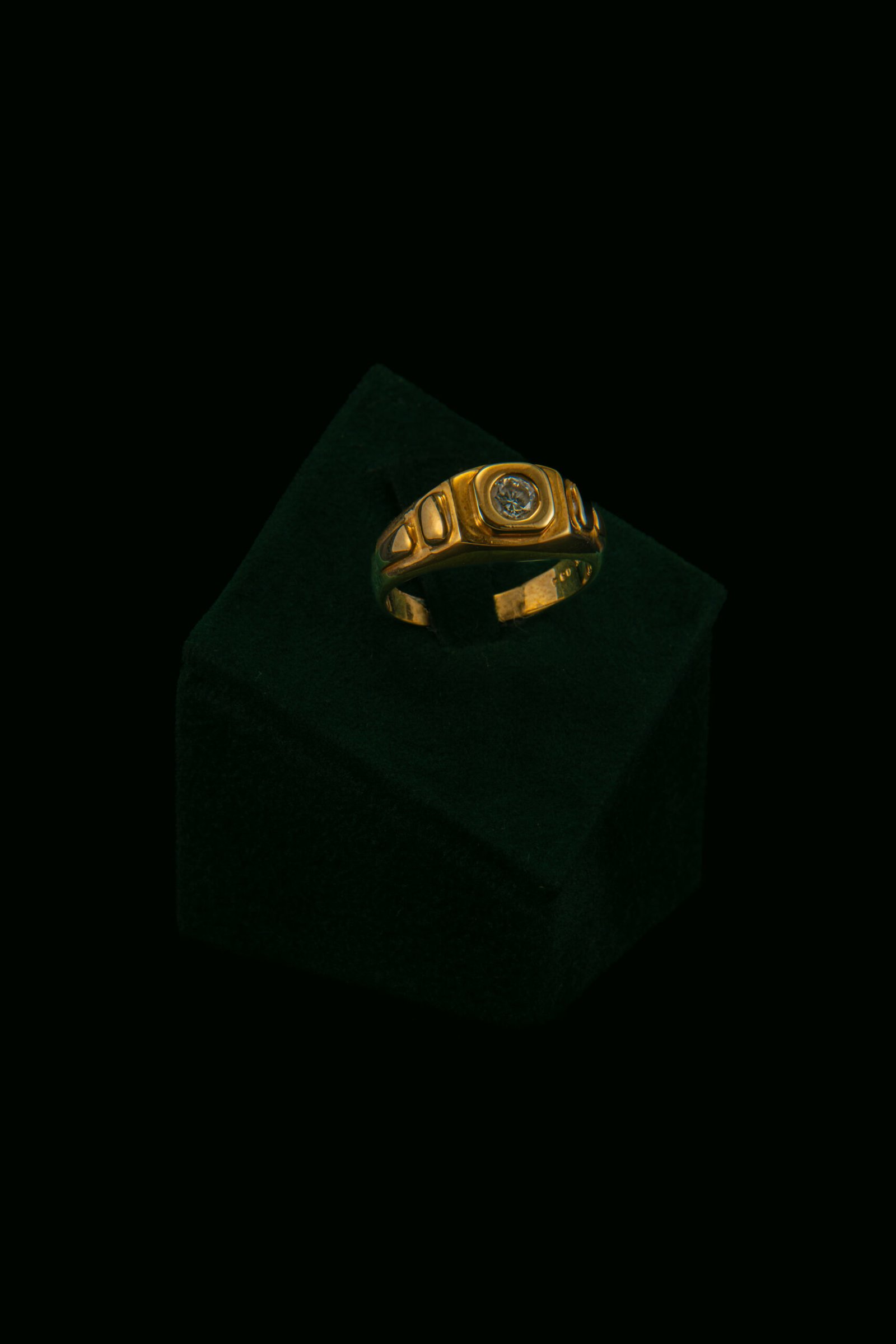 Prsten s prirodnim dijamantom od 0.30 ct