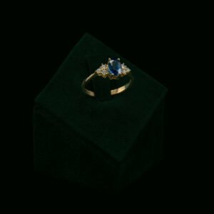 Prsten s prirodnim dijamantima i safirom od 1.40 ct