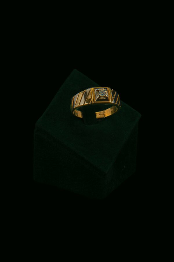 Prsten s prirodnim dijamantom od 0.15 ct
