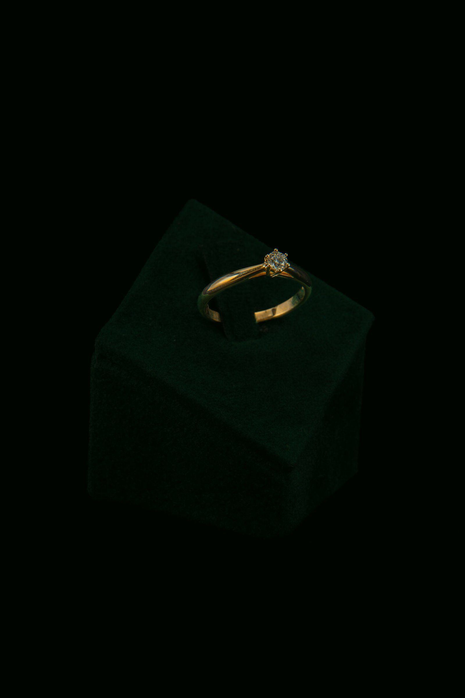 Zaručnički prsten s prirodnim dijamantom od 0.18 ct