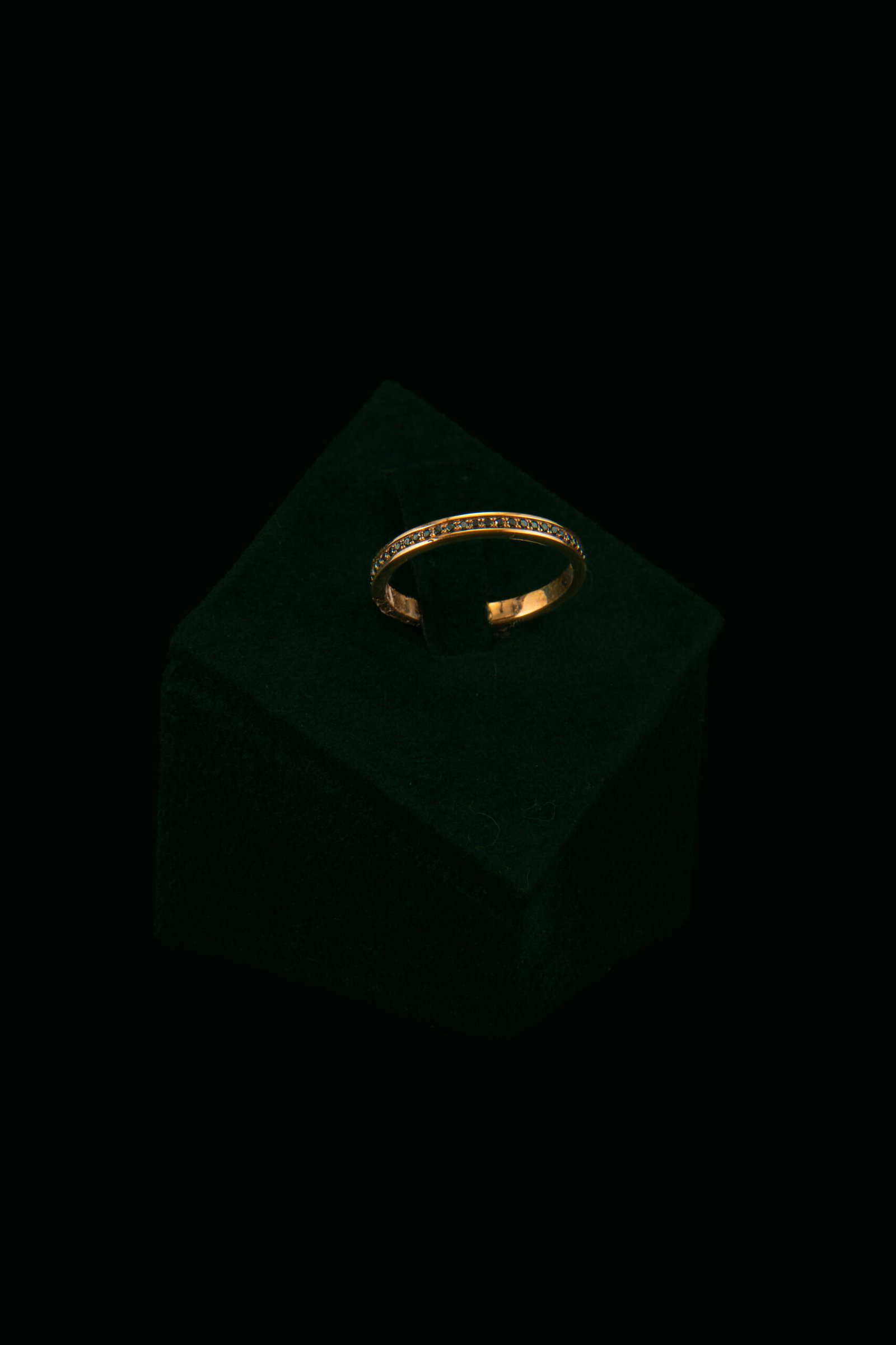 Prsten s prirodnim crnim dijamantima od 0.20 ct