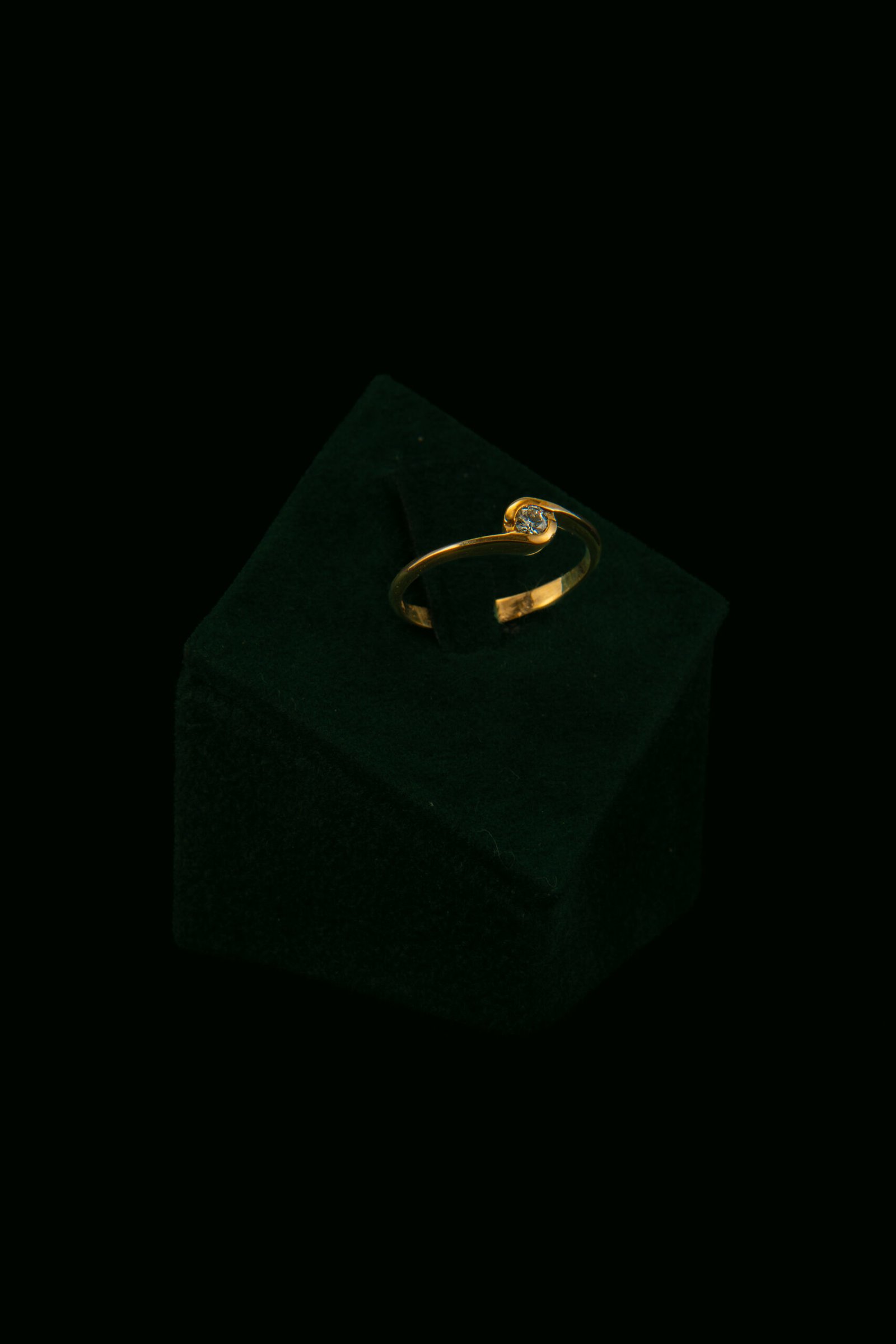 Prsten s prirodnim dijamantom od 0.11 ct